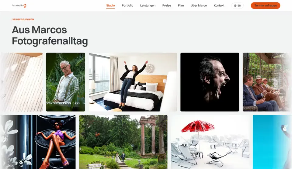 Startseite von fotostudio9 am Bildschirm: zwei Reihen mit Fotos aus Marcos Fotografenalltag laufen gegeneinander durchs Bild