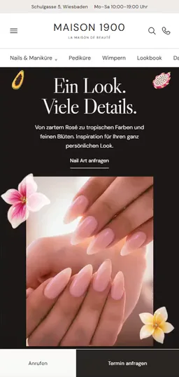 Maison 1900 auf dem Handy: ros&eacute;farbene N&auml;gel verwandeln sich beim Scrollen in tropische Nail Art mit Bl&uuml;ten und Papaya